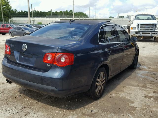 3VWDF71K15M609821 - 2005 VOLKSWAGEN NEW JETTA BLUE photo 4