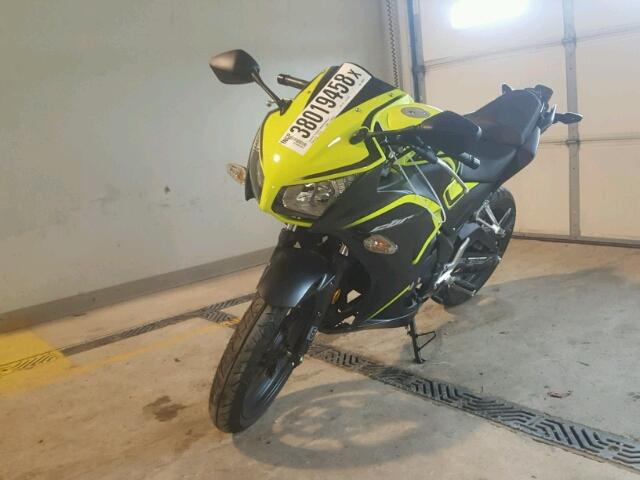 MLHNC510XG5200418 - 2016 HONDA CBR300 R YELLOW photo 1