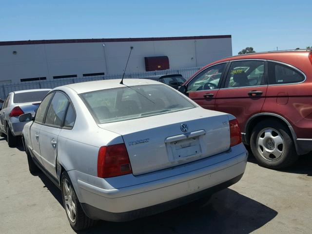 WVWBH63B91P048851 - 2001 VOLKSWAGEN PASSAT GLX 银色 照片 3