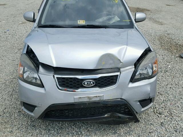 KNADH4A33B6911186 - 2011 KIA RIO BASE SILVER photo 7