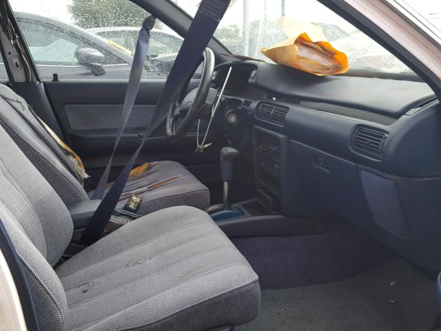 JT2SV21E6J3305012 - 1988 TOYOTA CAMRY DLX WHITE photo 5