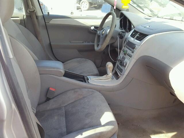 1G1ZB5EB5AF273161 - 2010 CHEVROLET MALIBU LS ვერცხლისფერი ფოტო 5