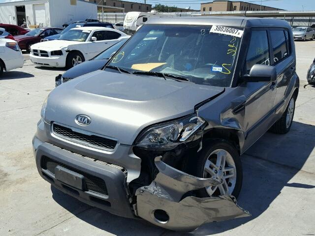 KNDJT2A24B7304143 - 2011 KIA SOUL SILVER photo 2