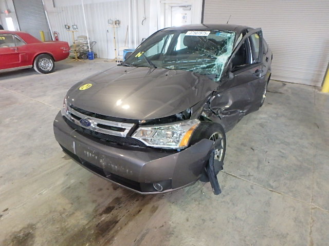 1FAHP3FN5AW242712 - 2010 FORD FOCUS GRAY photo 2