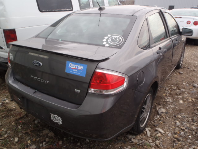 1FAHP3FN5AW242712 - 2010 FORD FOCUS GRAY photo 4