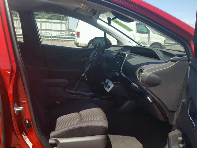 JTDKARFP2H3050438 - 2017 TOYOTA PRIUS PRIM 红色 照片 5