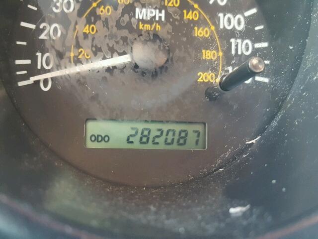 KL1TD52645B338522 - 2005 CHEVROLET AVEO BASE Rouge photo 8