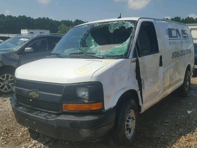 1GCWGFCF2F1281553 - 2015 CHEVROLET EXPRESS G2 WHITE photo 2