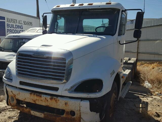 1FUJA6CK06LW41442 - 2006 FREIGHTLINER CONVENTION WHITE photo 2