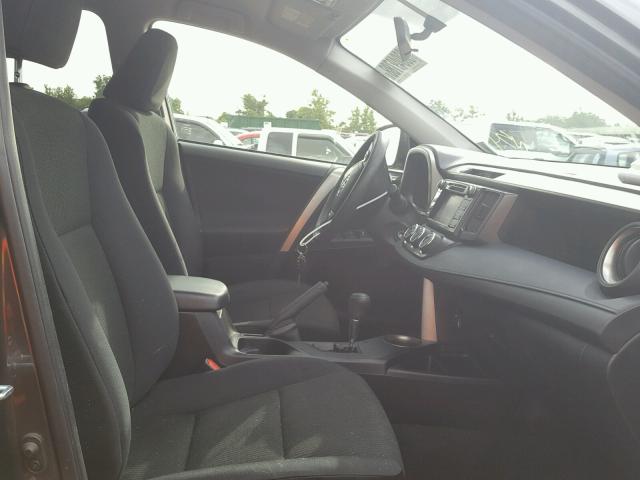 JTMZFREV6FD050465 - 2015 TOYOTA RAV4 LE GRAY photo 5