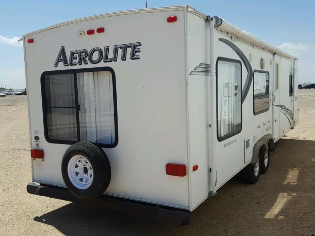 47CTA2R2X9K123928 - 2009 AERO LITE WHITE photo 4