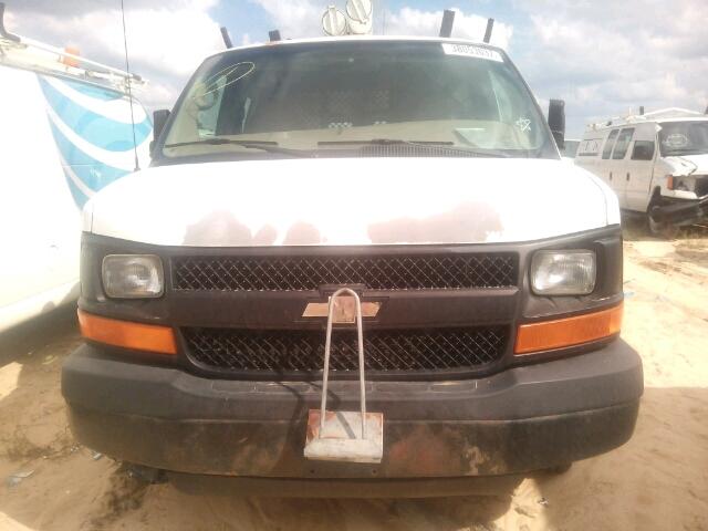 1GCGG25V961232352 - 2006 CHEVROLET EXPRESS G2 WHITE photo 9