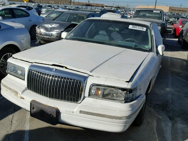 1LNLM81W3VY634345 - 1997 LINCOLN TOWN CAR E WHITE photo 2