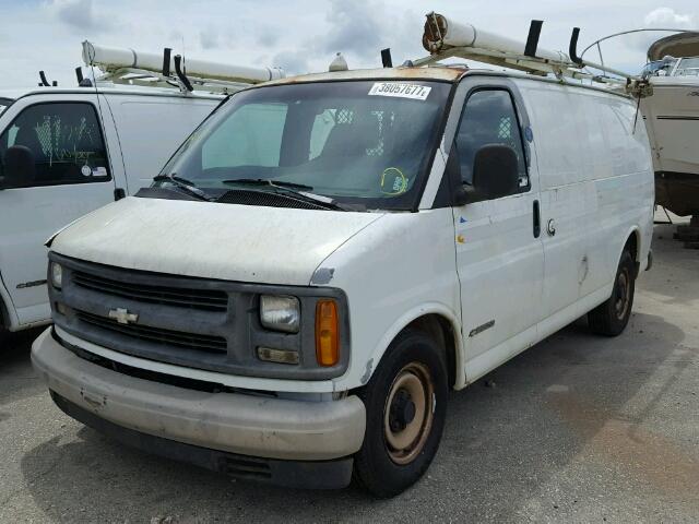 1GCFG25WXY1120716 - 2000 CHEVROLET EXPRESS G2 WHITE photo 2