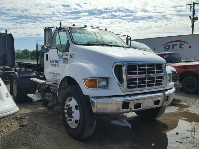 3FDXF75R62MA09956 - 2002 FORD F750 SUPER WHITE photo 1