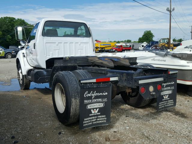 3FDXF75R62MA09956 - 2002 FORD F750 SUPER WHITE photo 3