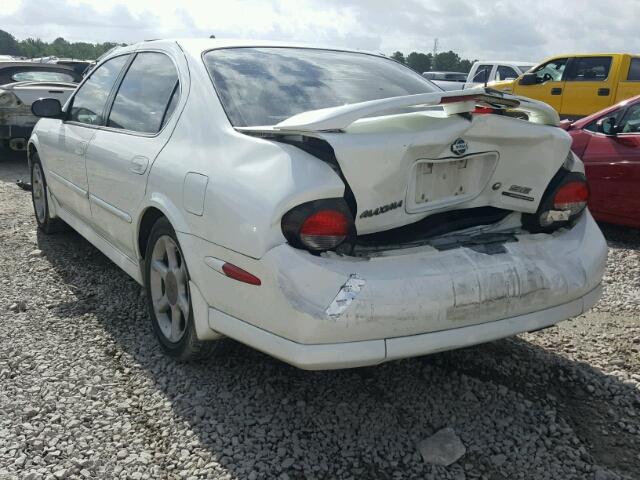 JN1CA31D61T829767 - 2001 NISSAN MAXIMA GXE WHITE photo 3