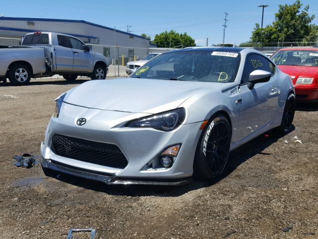JF1ZNAA18D2733418 - 2013 TOYOTA SCION FR-S SILVER photo 2