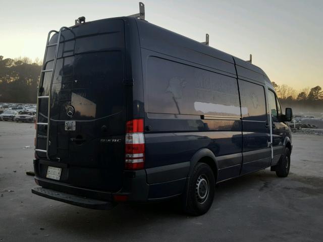 WD3PE8CC5C5696943 - 2012 MERCEDES-BENZ SPRINTER 2 BLUE photo 4