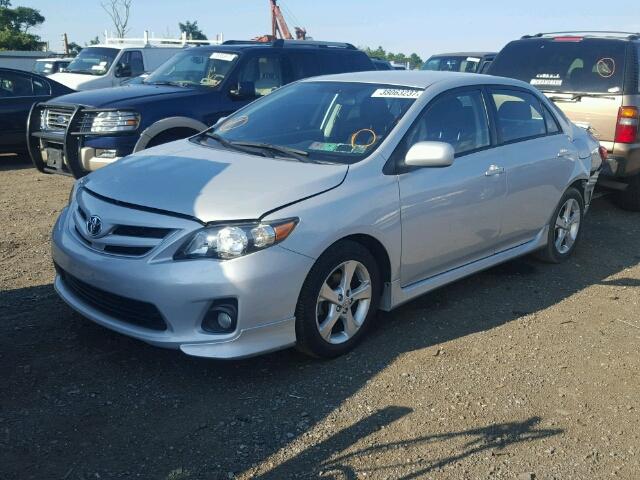 2T1BU4EE8DC025393 - 2013 TOYOTA COROLLA BA SILVER photo 2