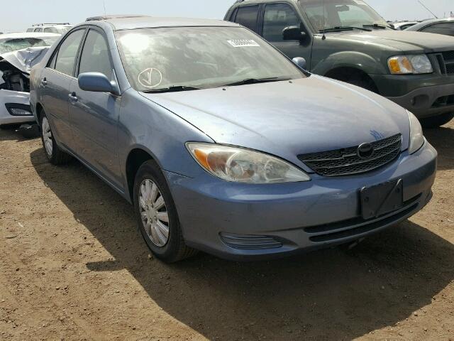 JTDBE32K820102532 - 2002 TOYOTA CAMRY LE BLUE photo 1