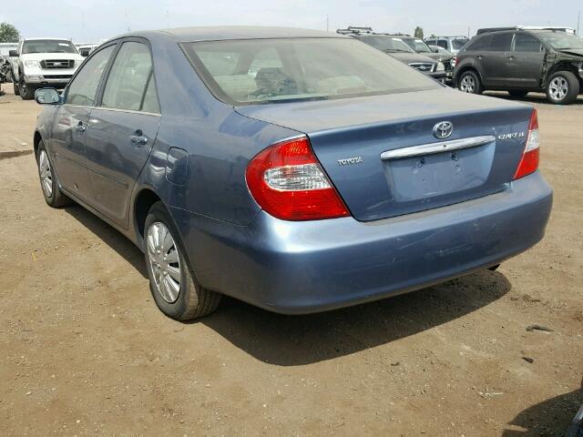 JTDBE32K820102532 - 2002 TOYOTA CAMRY LE BLUE photo 3