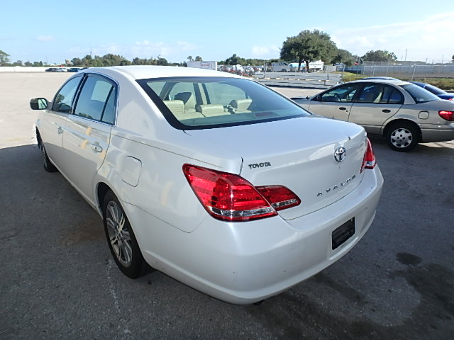 4T1BK36B07U226566 - 2007 TOYOTA AVALON XL/ WHITE photo 3