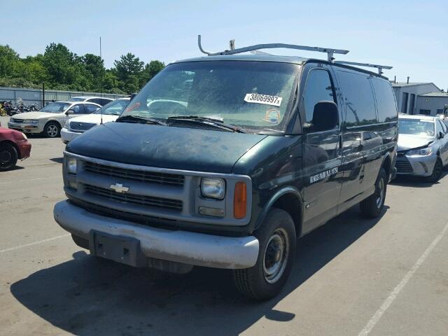 1GCGG25R321201059 - 2002 CHEVROLET EXPRESS G2 GREEN photo 2