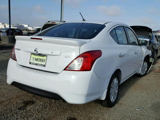 3N1CN7AP9HL863495 - 2017 NISSAN VERSA WHITE photo 4