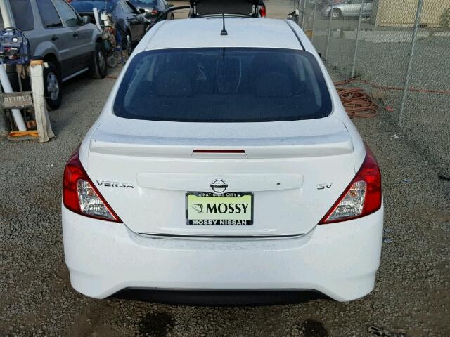 3N1CN7AP9HL863495 - 2017 NISSAN VERSA WHITE photo 9