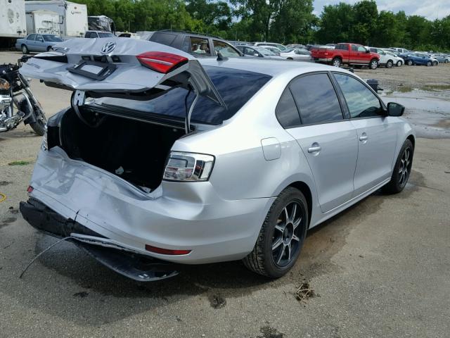 3VW2K7AJ8FM315697 - 2015 VOLKSWAGEN JETTA BASE Արծաթագույն լուսանկար 4