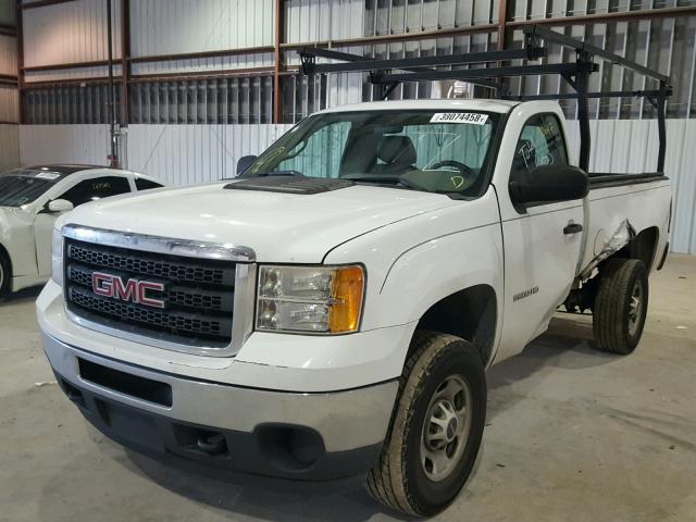 1GT01ZCG8DF104409 - 2013 GMC SIERRA C25 WHITE photo 2