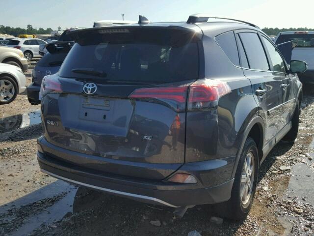 JTMNFREV8HJ719287 - 2017 TOYOTA RAV4 SE GRAY photo 4