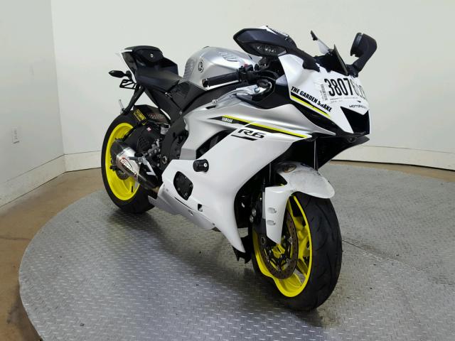 JYARJ28EXHA002095 - 2017 YAMAHA YZFR6 WHITE photo 2