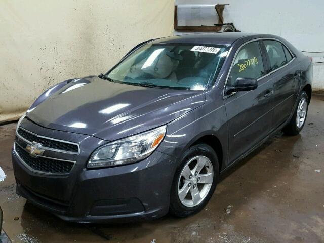 1G11B5SA8DF246131 - 2013 CHEVROLET MALIBU LS ნაცრისფერი ფოტო 2