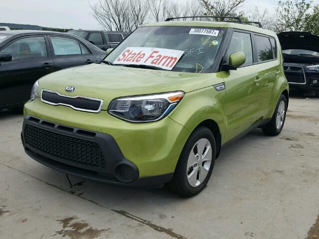 KNDJN2A20F7817261 - 2015 KIA SOUL GREEN photo 2