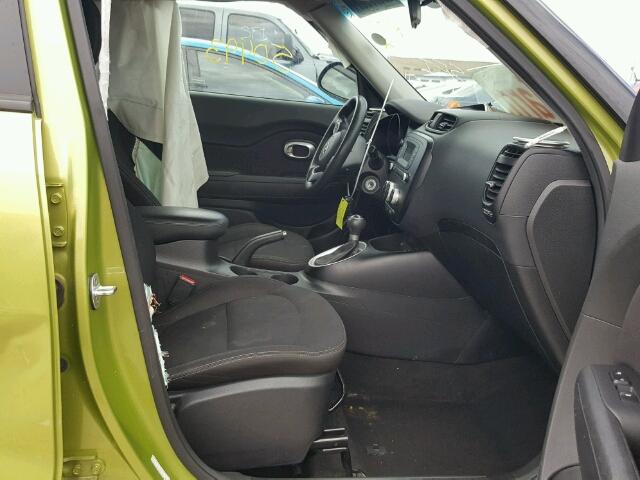 KNDJN2A20F7817261 - 2015 KIA SOUL GREEN photo 5