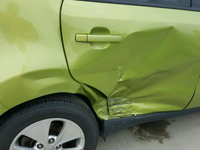 KNDJN2A20F7817261 - 2015 KIA SOUL GREEN photo 9