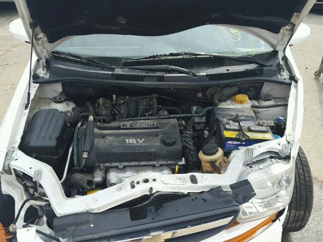 KL1TJ52674B240818 - 2004 CHEVROLET AVEO LS 白色 照片 7
