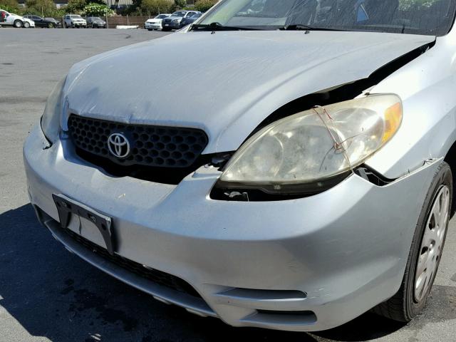 2T1KR32E53C097375 - 2003 TOYOTA MATRIX SILVER photo 10