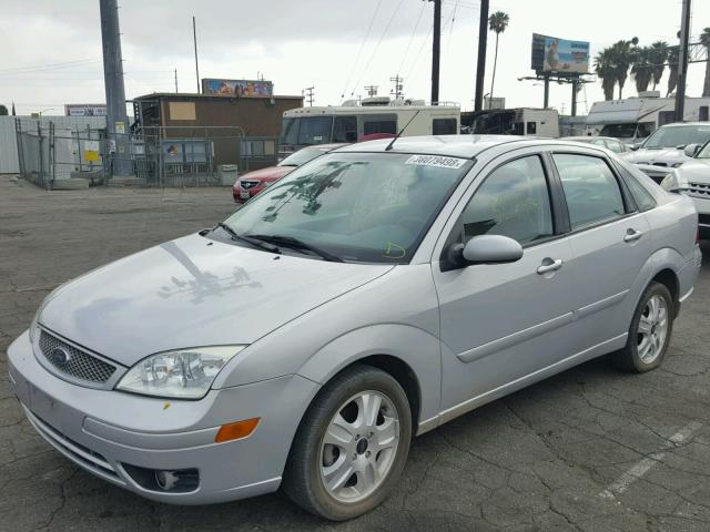 1FAFP38Z27W222904 - 2007 FORD FOCUS ST SILVER photo 2