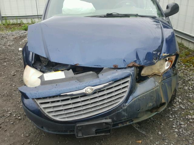 1C4GJ25322B599243 - 2002 CHRYSLER VOYAGER BLUE photo 7