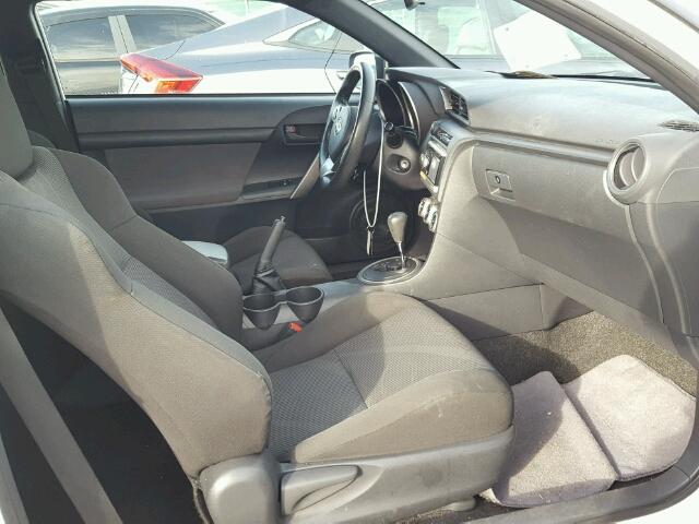 JTKJF5C79B3002980 - 2011 TOYOTA SCION TC 白色 照片 5
