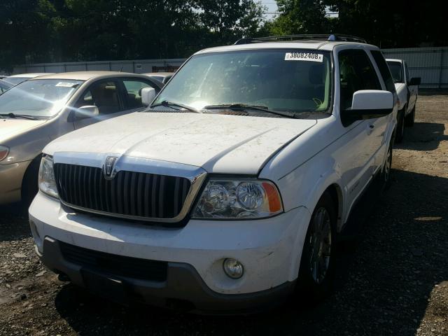 5LMFU28R93LJ46535 - 2003 LINCOLN NAVIGATOR WHITE photo 2