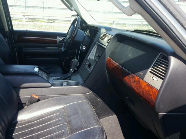 5LMFU28R93LJ46535 - 2003 LINCOLN NAVIGATOR WHITE photo 5