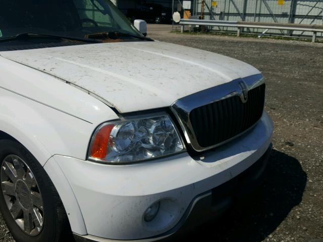 5LMFU28R93LJ46535 - 2003 LINCOLN NAVIGATOR WHITE photo 9