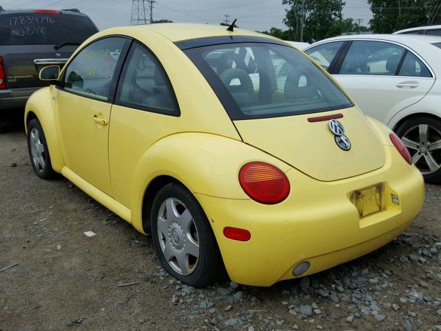 3VWDD21C5YM448315 - 2000 VOLKSWAGEN NEW BEETLE 黄色 照片 3