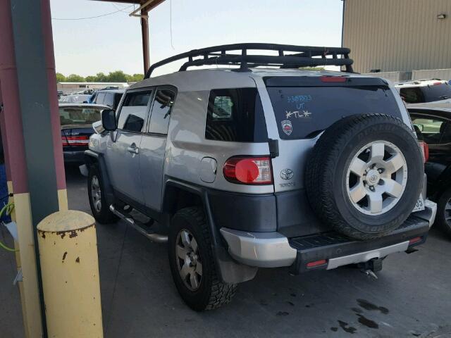 JTEBU11F770096768 - 2007 TOYOTA FJ CRUISER SILVER photo 3