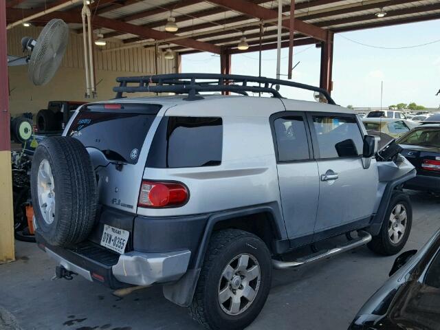 JTEBU11F770096768 - 2007 TOYOTA FJ CRUISER SILVER photo 4