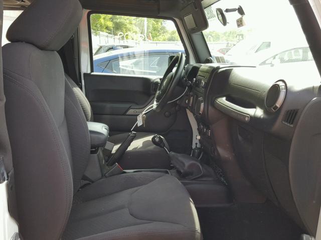 1C4AJWAG1DL644465 - 2013 JEEP WRANGLER S WHITE photo 5